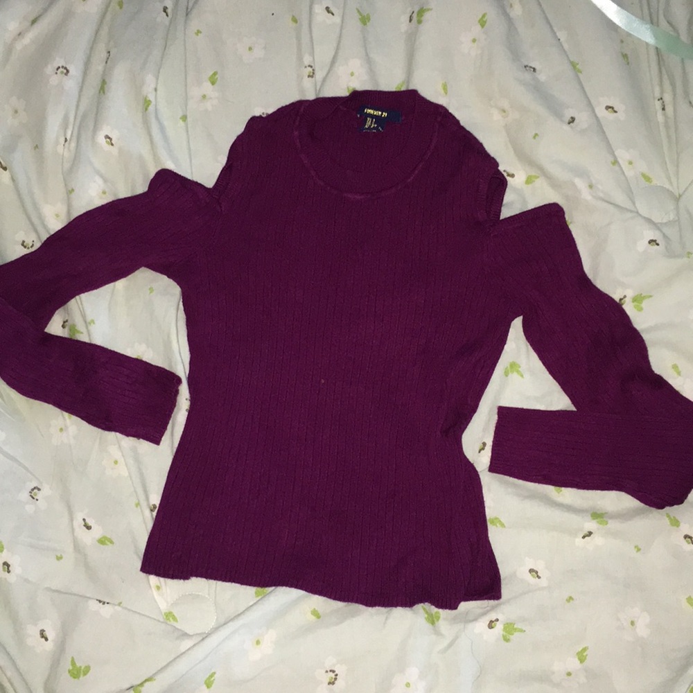 Maroon F21 Long-Sleeved Top: Cut Out Shoulders